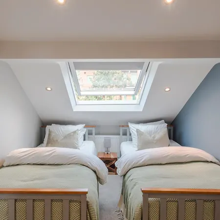Stunning 3 Bed Duplex Apartment In The Heart Of West Hampstead Londra Esterno foto