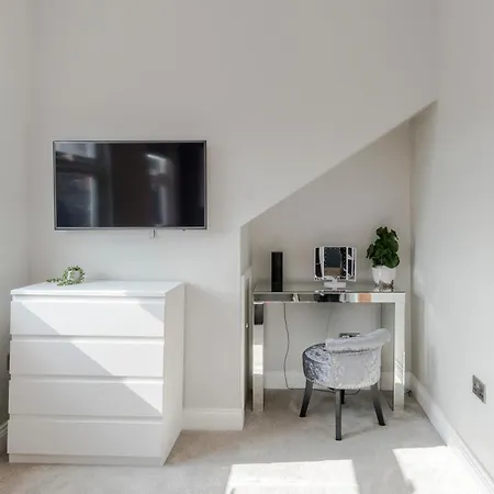 Stunning 3 Bed Duplex Apartment In The Heart Of West Hampstead Londra Esterno foto