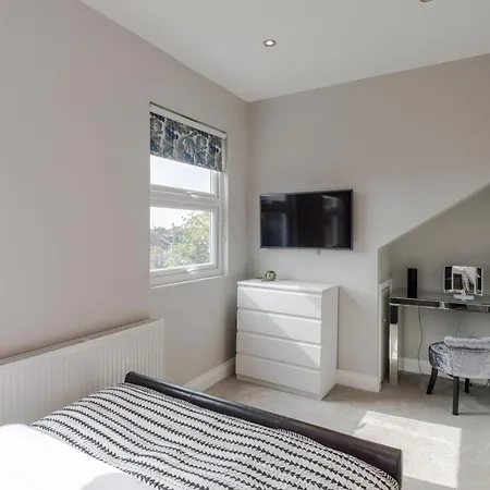 Stunning 3 Bed Duplex Apartment In The Heart Of West Hampstead Londra Esterno foto
